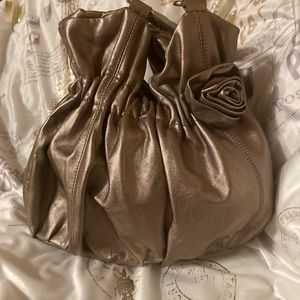 AK ANNE KLEIN GOLD Leather purse.